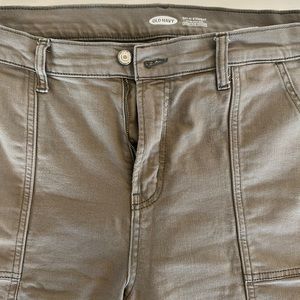 Olive green sky, high straight jeans!